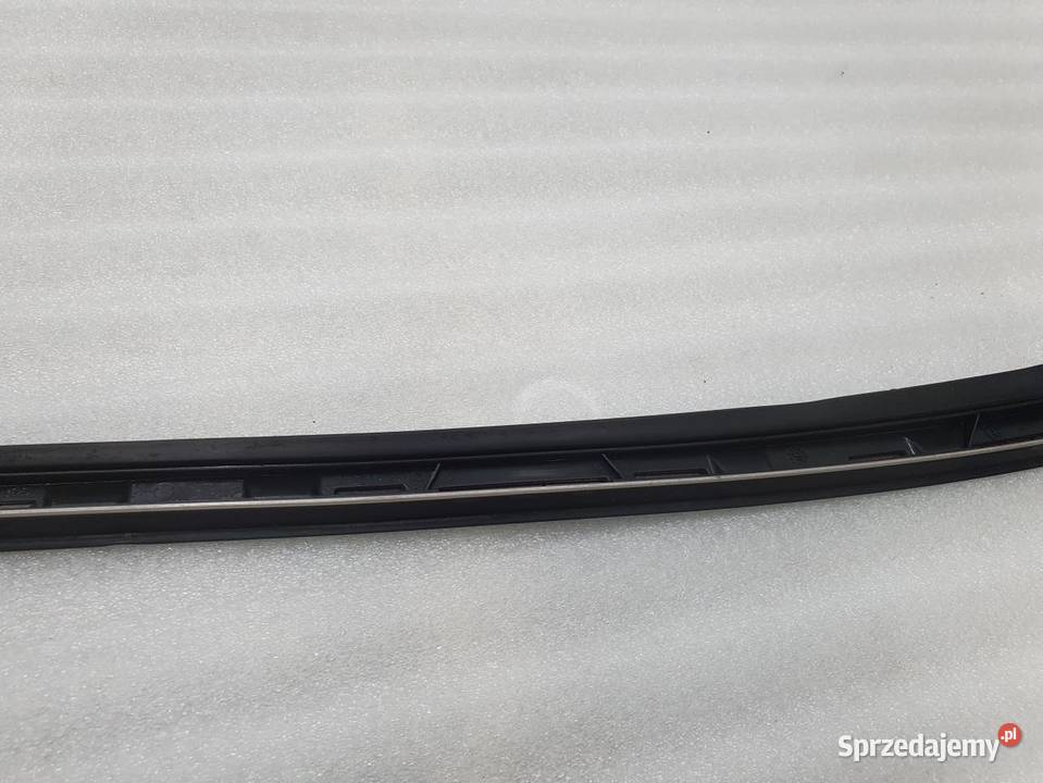 LISTWA SZYBY CZOŁOWEJ PRAWA MERCEDES W204 wielkopolskie