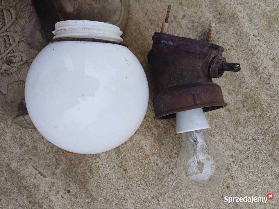 Stara lampa z bakielitowym długim łamanym dolnośląskie Lubań