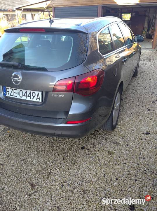 Opel Astra 2011 Rok produkcji 2011 Rzeszów sprzedam