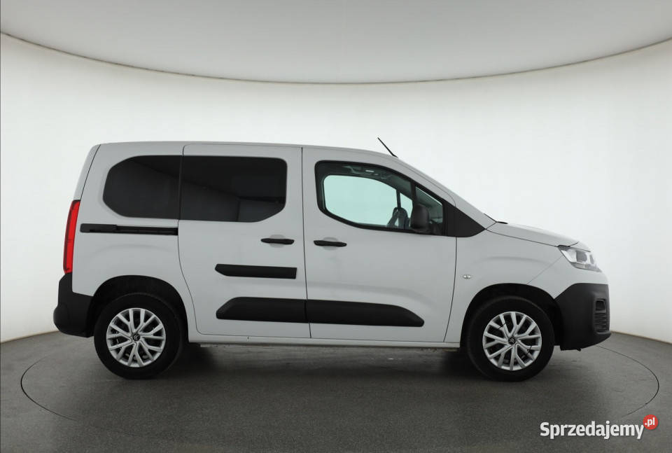 Citroen Berlingo 12 PureTech asystent pasa ruchu