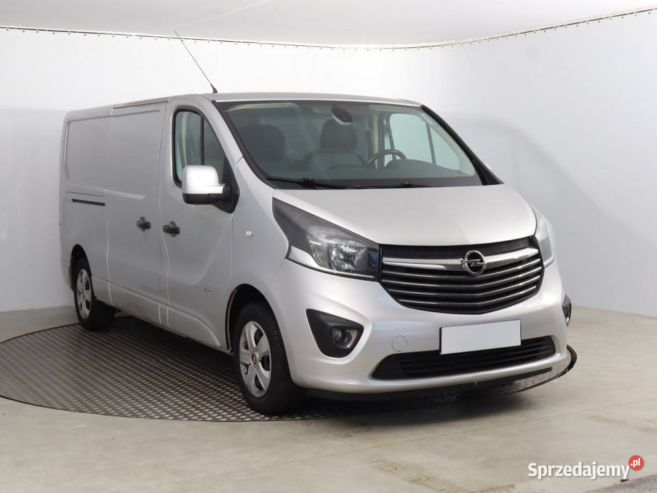 Opel Vivaro 16 BiCDTI światła przeciwmgielne