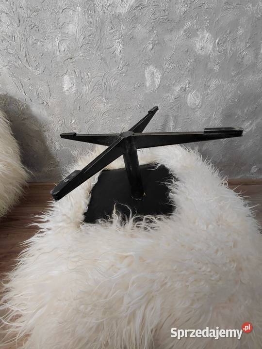 Fotele obrotowe obite naturalną owczą skórą Waksmund