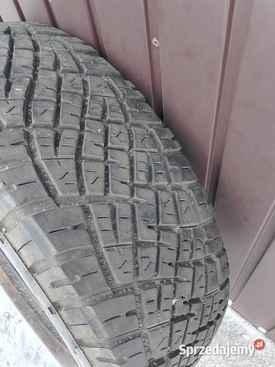 Dwie opony R16 Pozostałe podkarpackie Majdan Królewski