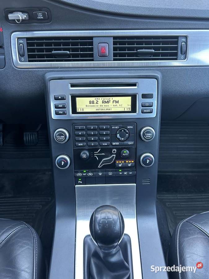 Volvo V70 20 benzyna MOMENTUM model 2009 Kielce