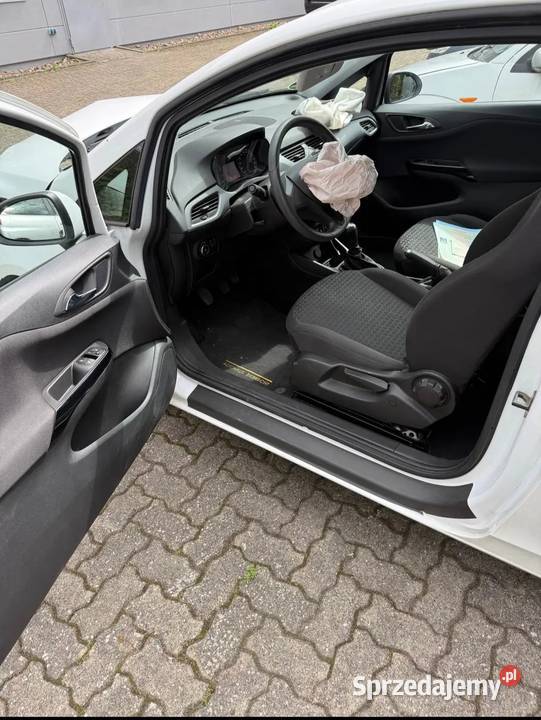 Opel Corsa 12 E 201797 przebieg uszkodzona małopolskie Kraków
