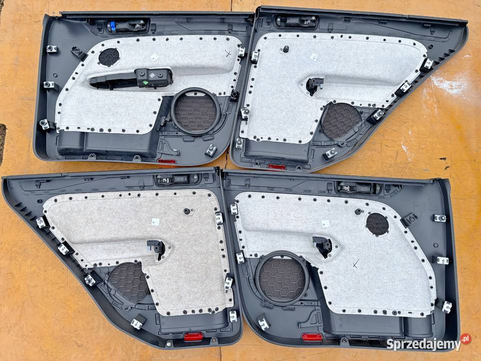 VW GOLF PLUS TAPICERKA DRZWI BOCZKI KOMPLET Tapicerki samochodowe Radom