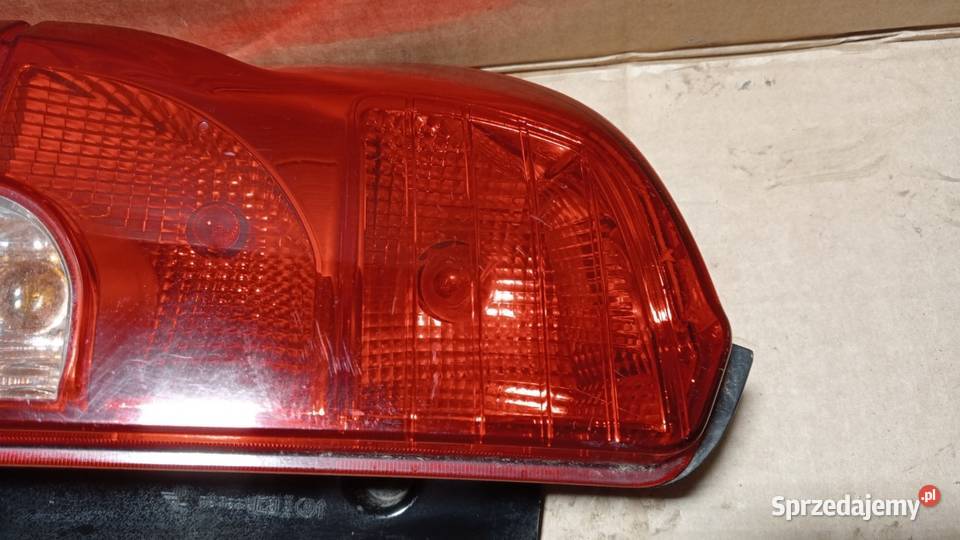 COLT VI FL Z30 LAMPA TYŁ PRAWY 5D sprzedam