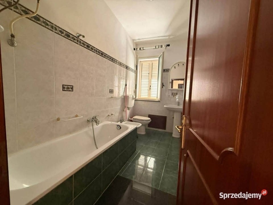 Na sprzedaż kamienica Sycylia Carini Palermo 100m2 Sprzedaż Słupca