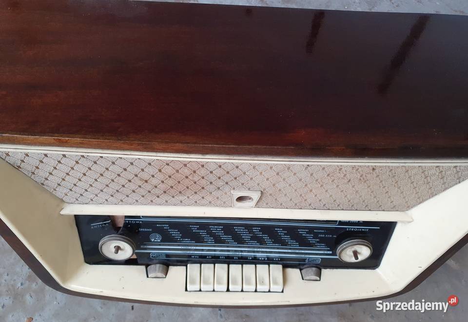 Zabytkowe polskie radio PRL marki ZRK Jegłownik