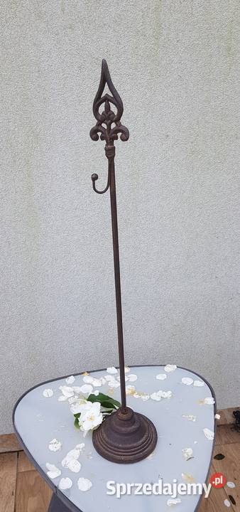 Stary wmetalowy ieszak