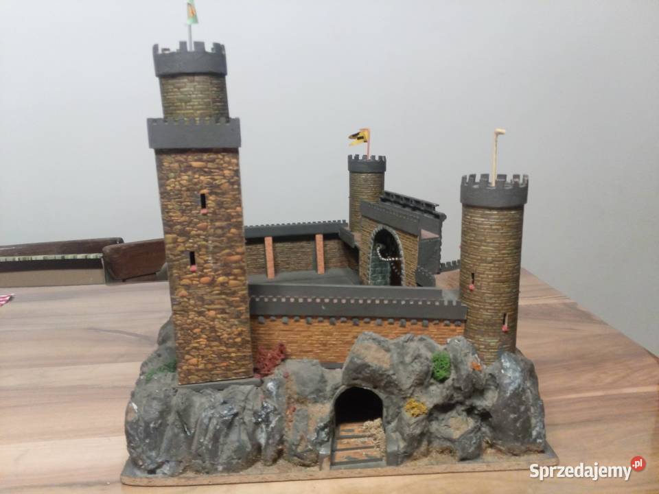 Ręcznie robiony zamek drewniano kartonowy Wieliczka