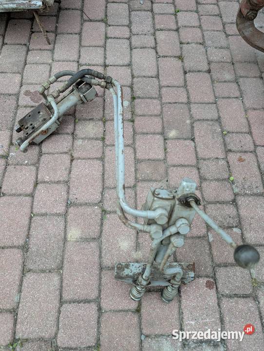 Rozdzielacz hydrauliczny podnośnika Ursus C330 Części i osprzęt rolniczy małopolskie Mstów sprzedam
