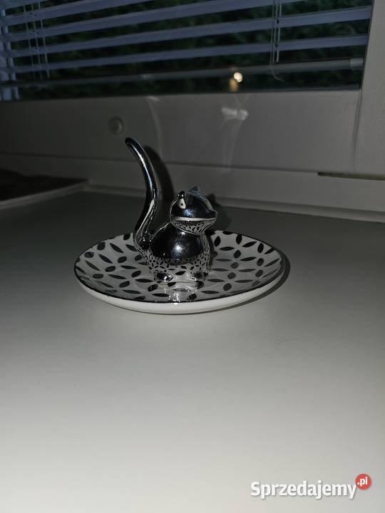 HomeYou Kotek Porcelanowy stojak z talerzykiem Figurki i rzeźby małopolskie Kraków