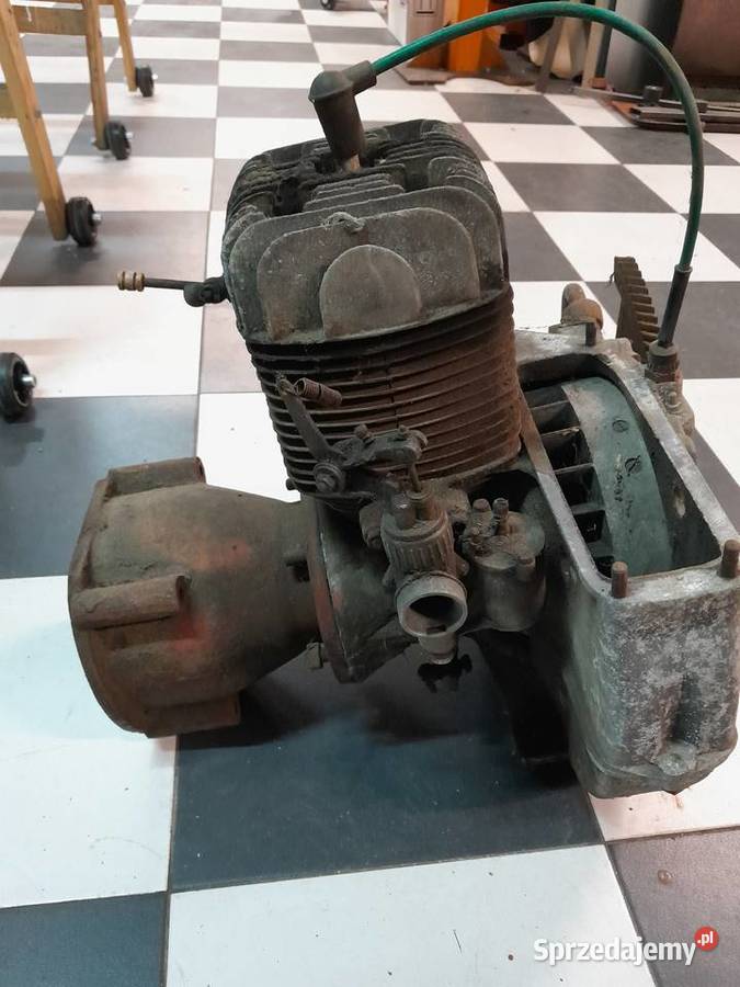 Ciągnik Dzik 2 z przyczepą w trakcie remontu Puszczykowo sprzedam