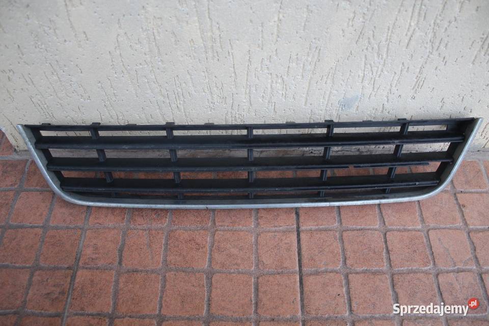 KRATKA ZDERZAKA ŚRODKOWY PRZÓD VW PASSAT B6