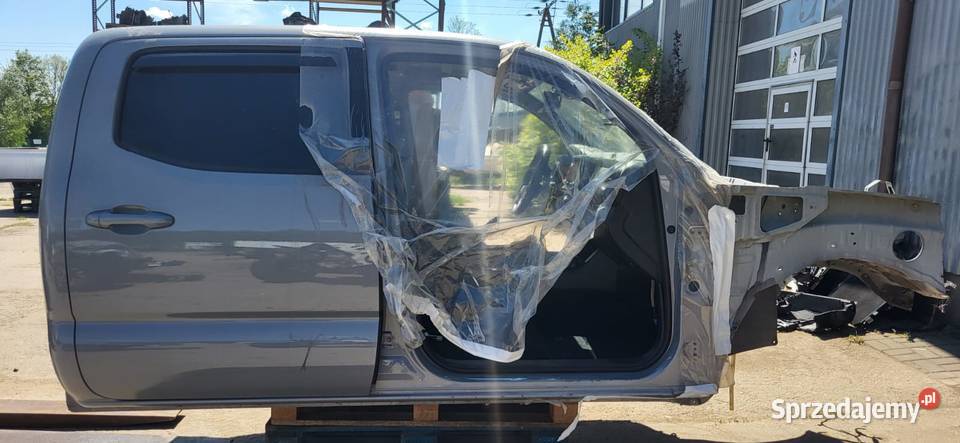 SZYBA DRZWI TYŁ PRAWE I LEWE DŁUGIE CREWCAB Rok produkcji 2022 pomorskie sprzedam