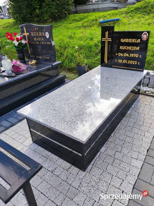 Granit strzegomski nagrobki pojedynczy 3000 Trzebnica