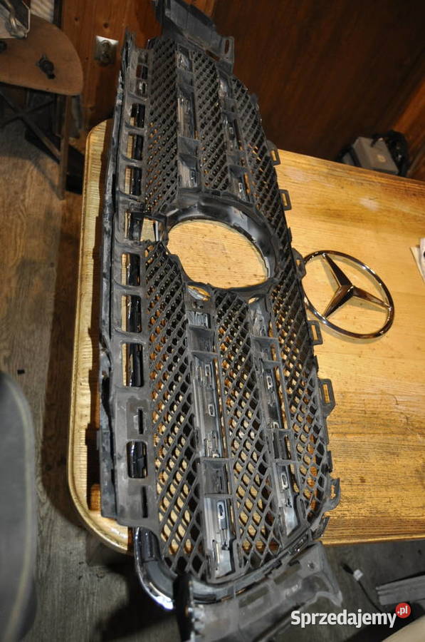 MERCEDES E KLASA W213 GRILL ATRAPA A2138880223