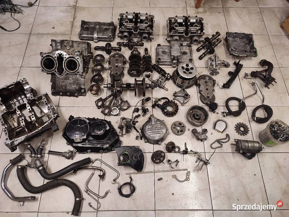 Honda VFR 750 silnik części kapa iskrownik pompa Pozostałe