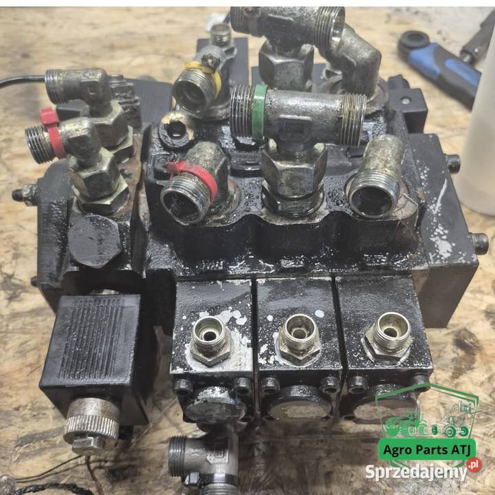 Rozdzielacz 200071943002 Bucher Weidemann 5625