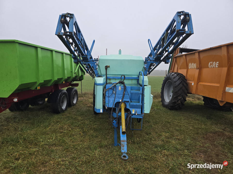 Opryskiwacz ciągany BERTHOUD RACE 32SX24 2500 L Zaczepiane