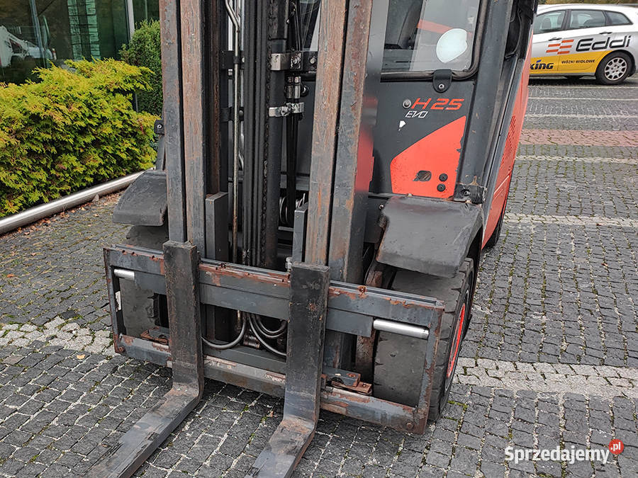 Wózek widłowy Linde H25D02 25 t triplex 551 m sprzedam