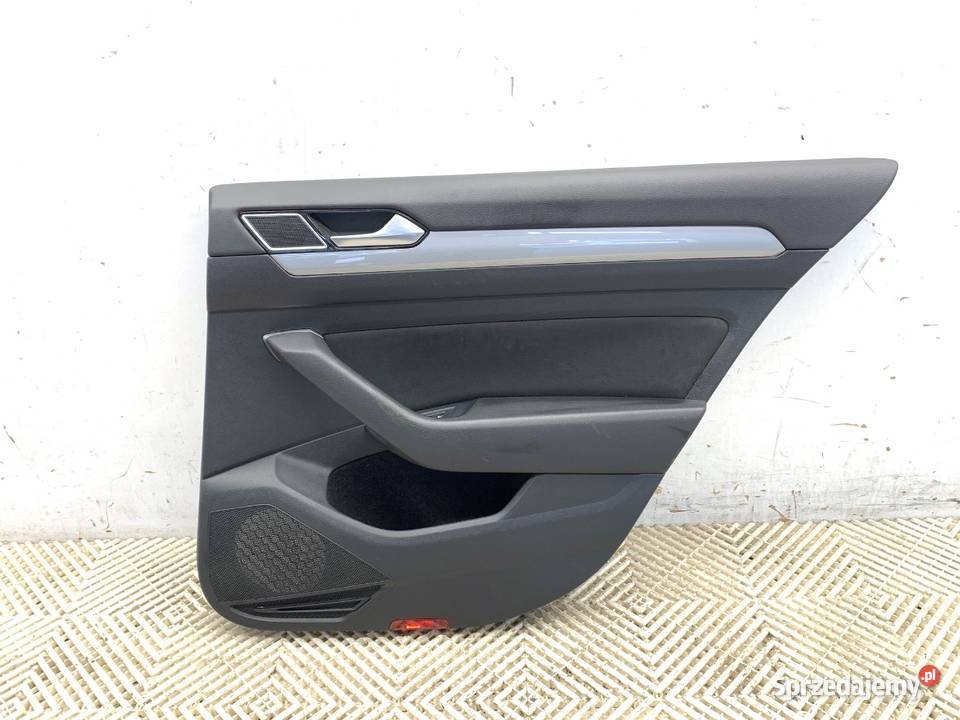 BOCZEK DRZWI PRAWY TYŁ VW PASSAT B8 Kombi osobowe Motoryzacja