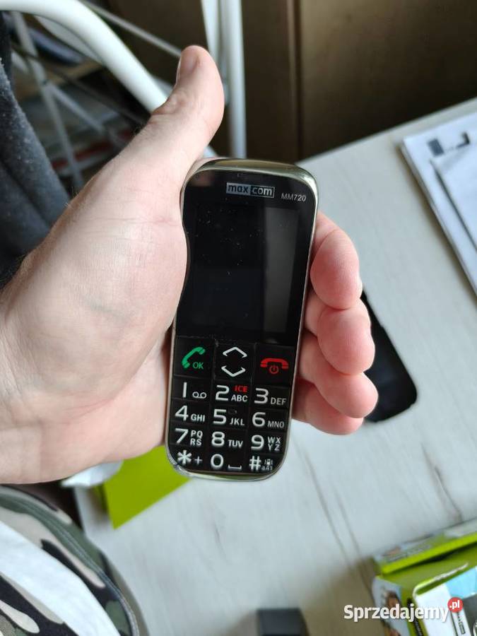 Telefon seniora MaxCom MM720 BB ze stacją