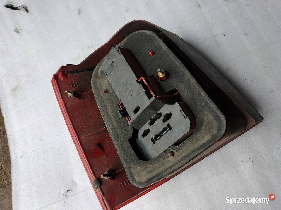 lampa prawa tył passat b5 kombi 3B9945112F lubelskie Kamień-Kolonia