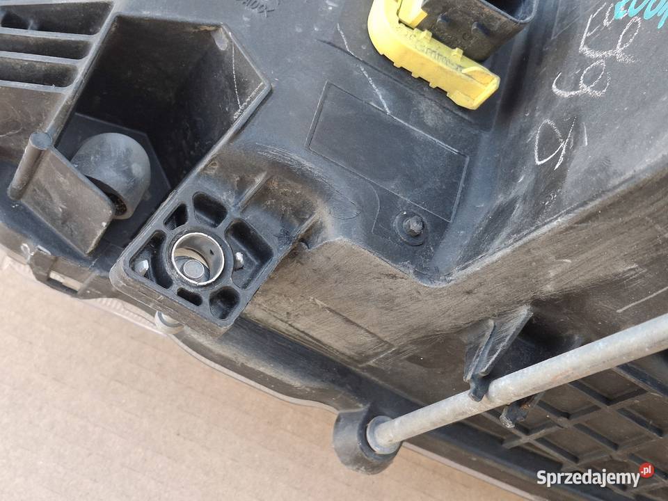 MERCEDES ACTROS MP4 REFLEKTOR PRAWY LAMPA PRAWA Bieleń