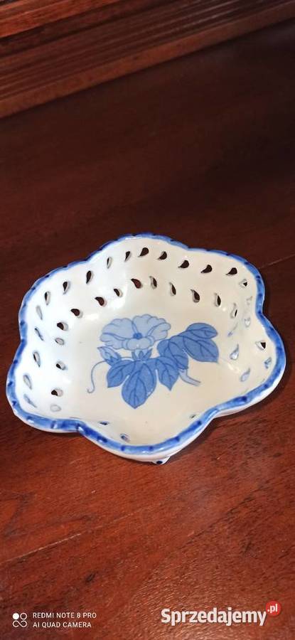 Peterka z białej grubej porcelany Na 3 nóżkach Gdańsk