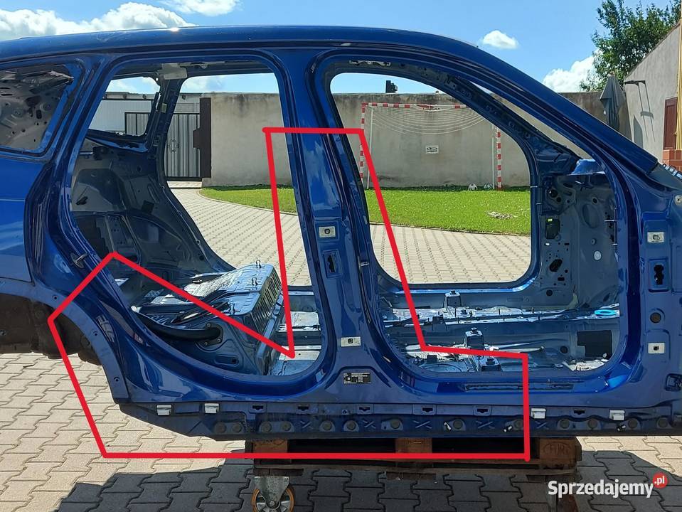 BMW iX1 X1 U11 Słupek próg prawy nadkole C31
