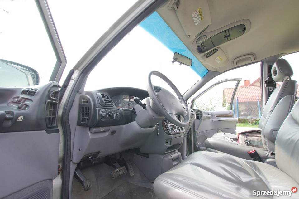 Chrysler Grand Voyager 38 AWD z LPG dodatki 7 nieuszkodzony Strzelin sprzedam