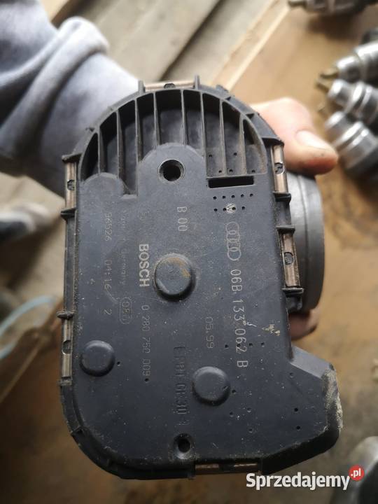 Przepustnica elektryczna 18t 06b 133 062 B lubelskie Wąwolnica sprzedam