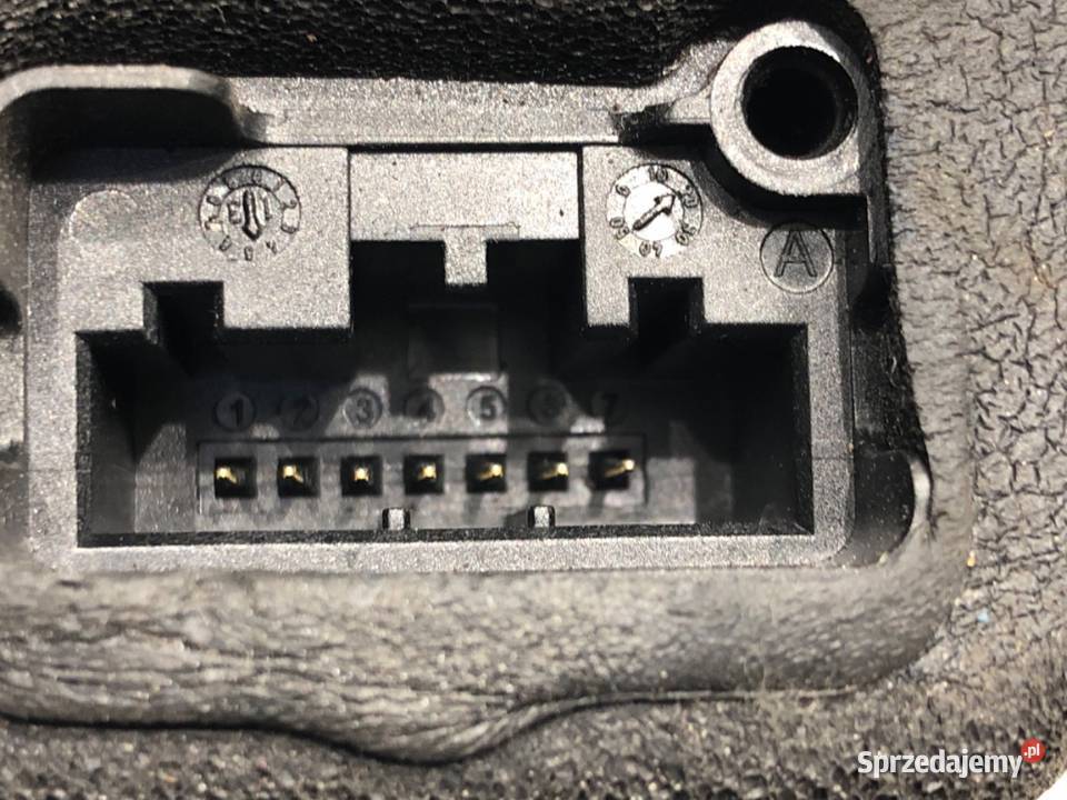 ZAMEK DRZWI PRAWY PRZÓD SKODA RAPID Hatchback