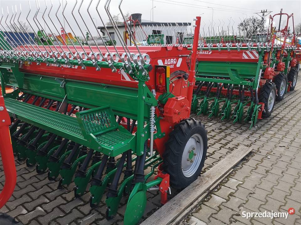 Siewnik zbożowy talerzowy z kołami kopiującymi