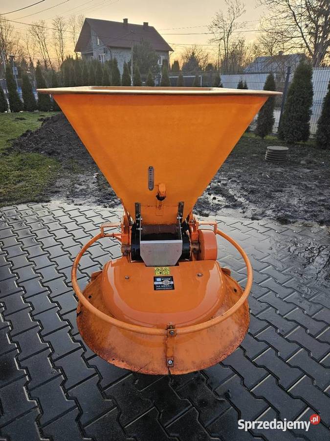 Rozsiewacz nawozów wapna soli motyl małopolskie Proszowice