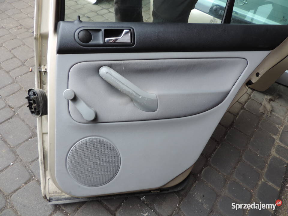 VOLKSWAGEN GOLF 4 IV 5D DRZWI PRAWY TYŁ LA1W Rok produkcji 2001 Drzwi Nowy Sącz