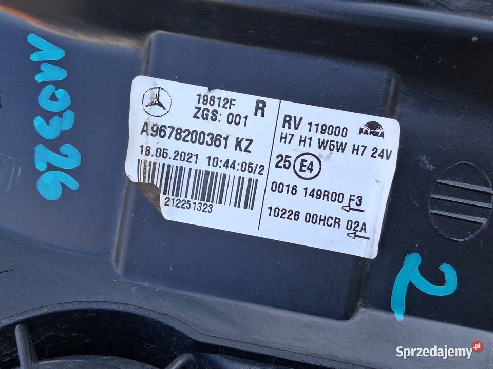 MERCEDES ATEGO REFLEKTOR PRAWY ORYGINALNY LAMPA Lampy przednie Bieleń