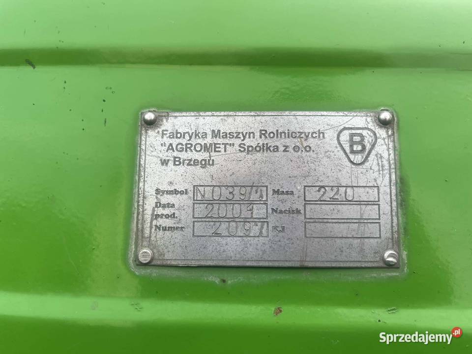 Rozsiewacz nawozu Agromet Brzeg NO39 produkcji Maków Mazowiecki