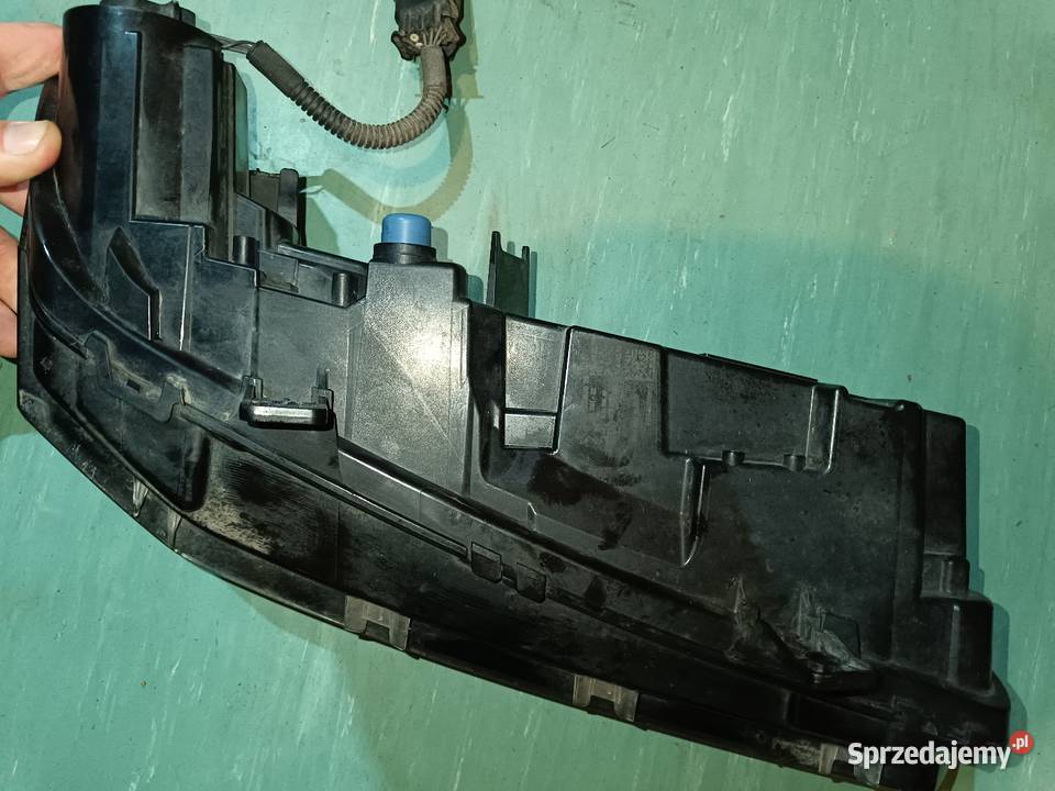 PEUGEOT 308 T10 HALOGEN LED KIEŁ PRAWY Biskupice