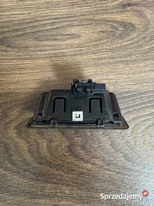 BMW E90 Klamka Przycisk Otwierania Klapy 7118158