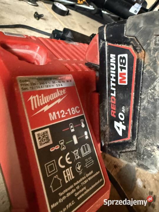 Ładowarka milwaukee z dwoma bateriami Jasło