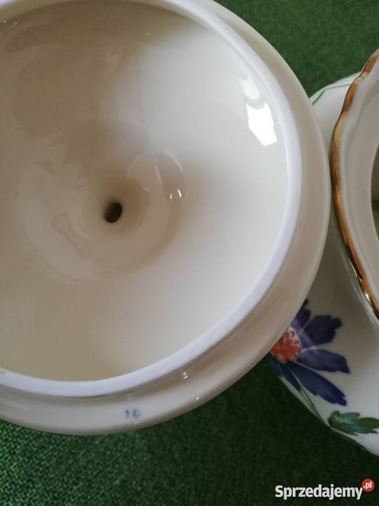Bomboniera na nóżkach Porcelana i szkło Porcelana i szkło