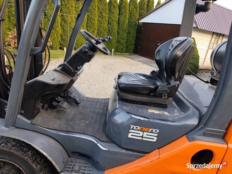 Wózek widłowy Toyota serii 8 25 to 8fgf25 widly gaz