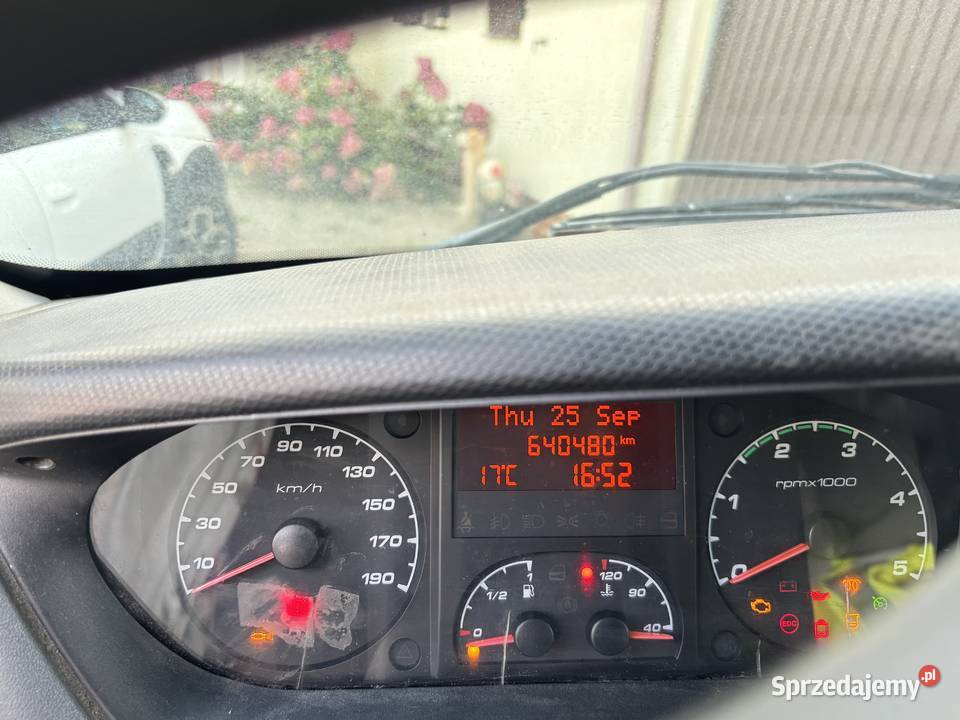 Iveco Daily 35C13 dostawczy kontener winda 23 Świdnica