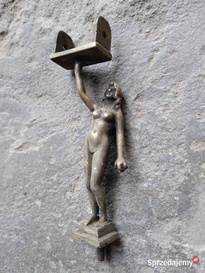 Stara mosiężna figurka kobiety kobieta zabytek Dąbrowa Górnicza