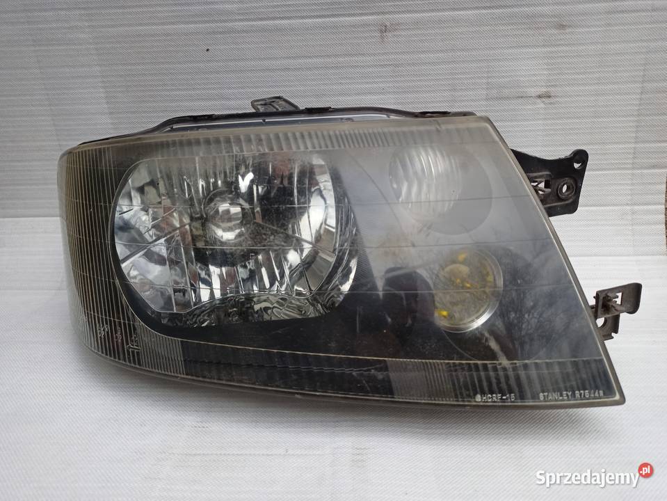 Mitsubishi Space Runner lampa przednia prawa Lampy przednie