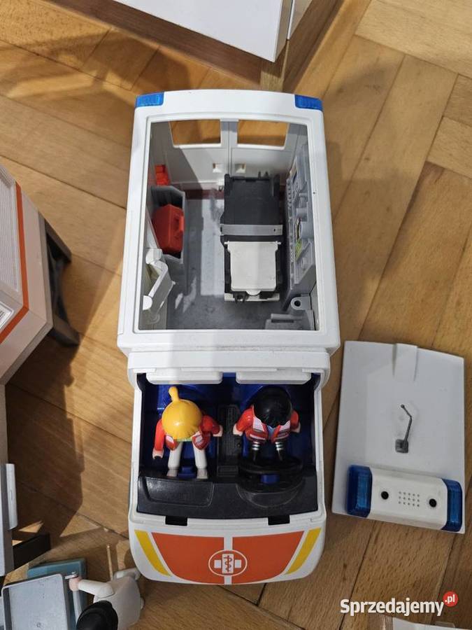 Playmobil stacja straży przybrzeżnej karetka