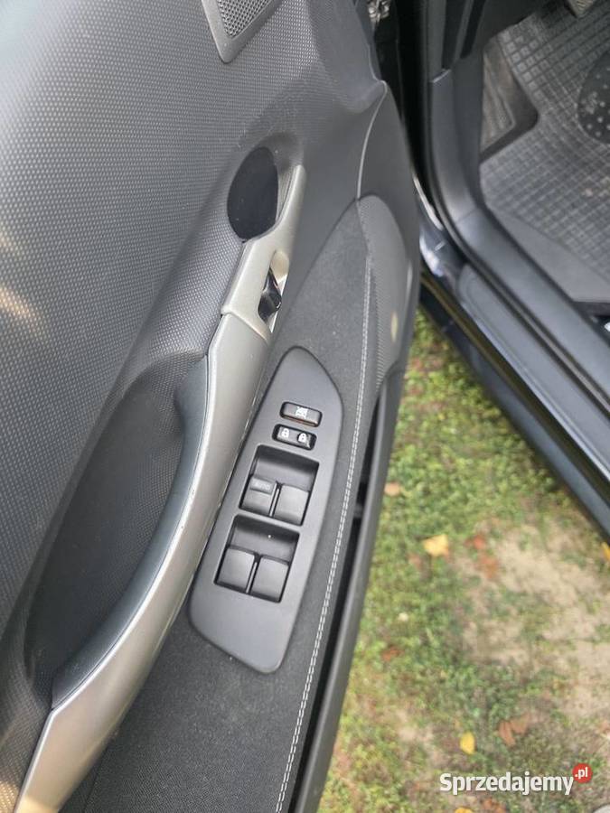Toyota Auris 16 VVTi Premium 2009 180 000 salon Kielce